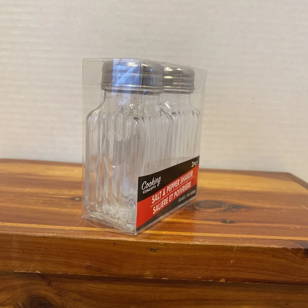COOKING CONCEPTS Dining Room Restaurant Glass Bottle Salt and Pepper Shakers‎